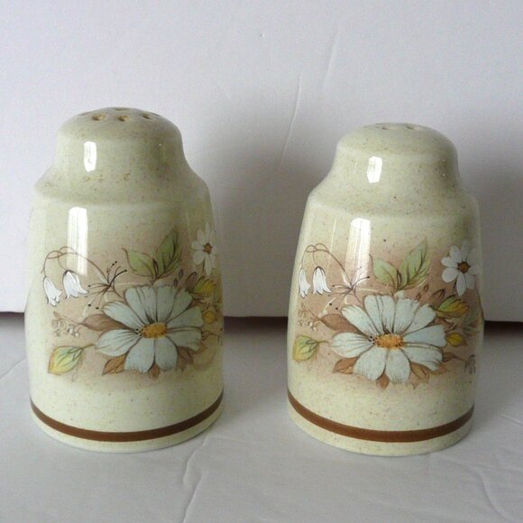 Vintage Royal Doulton Salt And Pepper Shakers Florinda Lambethware Flowers 1977 - Picture 1 of 5